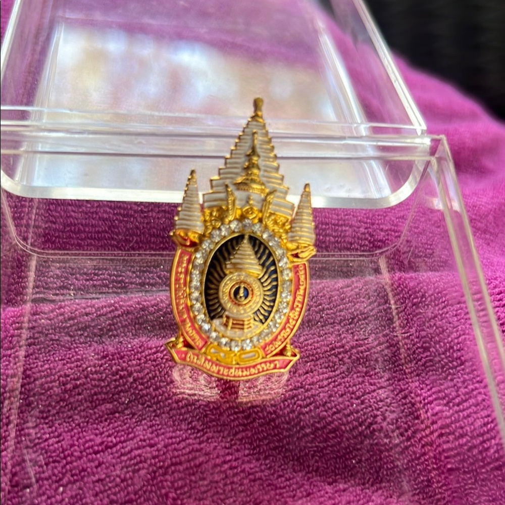 Elegant Gold and Silver Filigree Brooch with Thai Influence